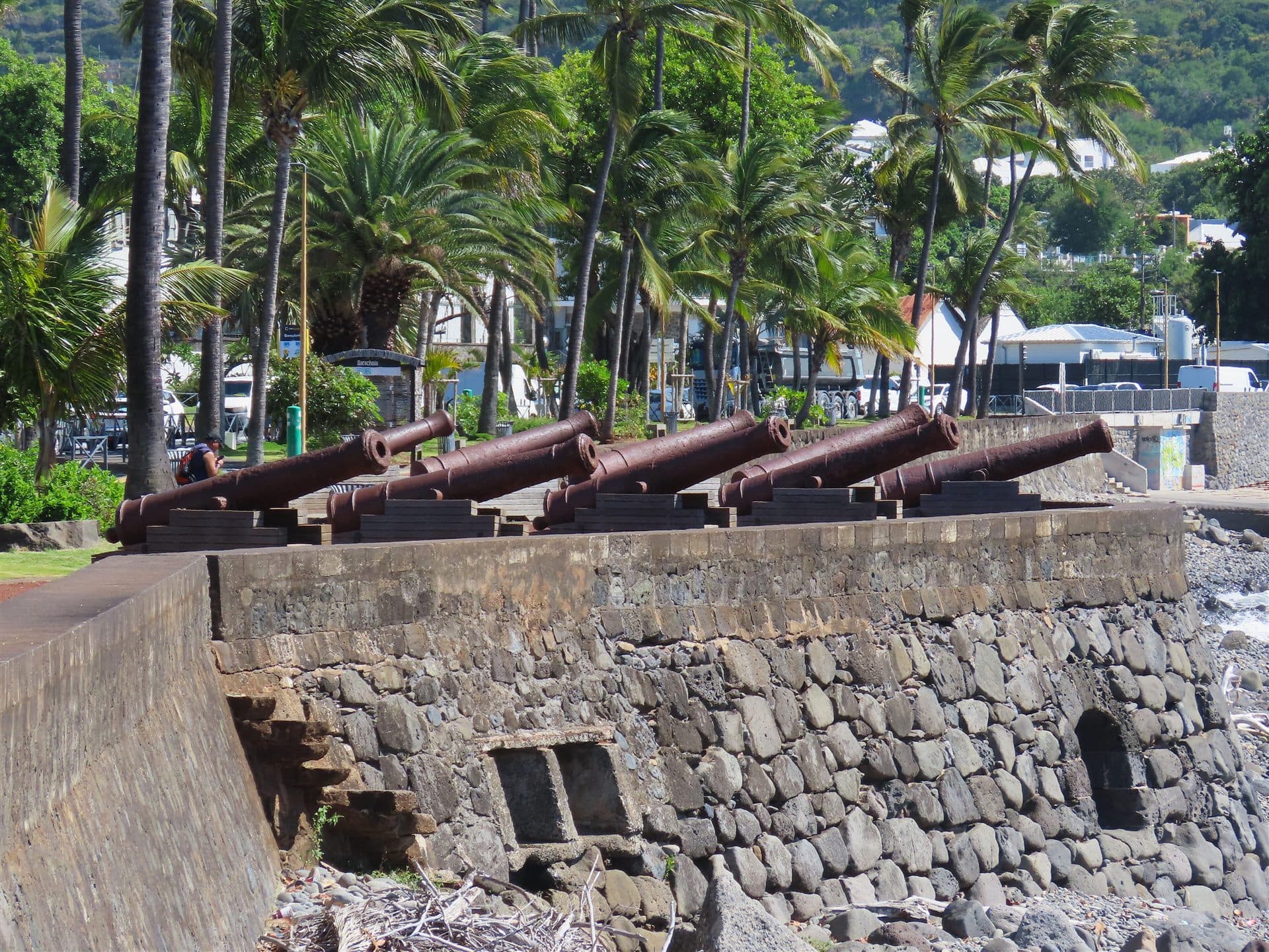 Le Barachois et ses canons, front de mer de Saint-Denis